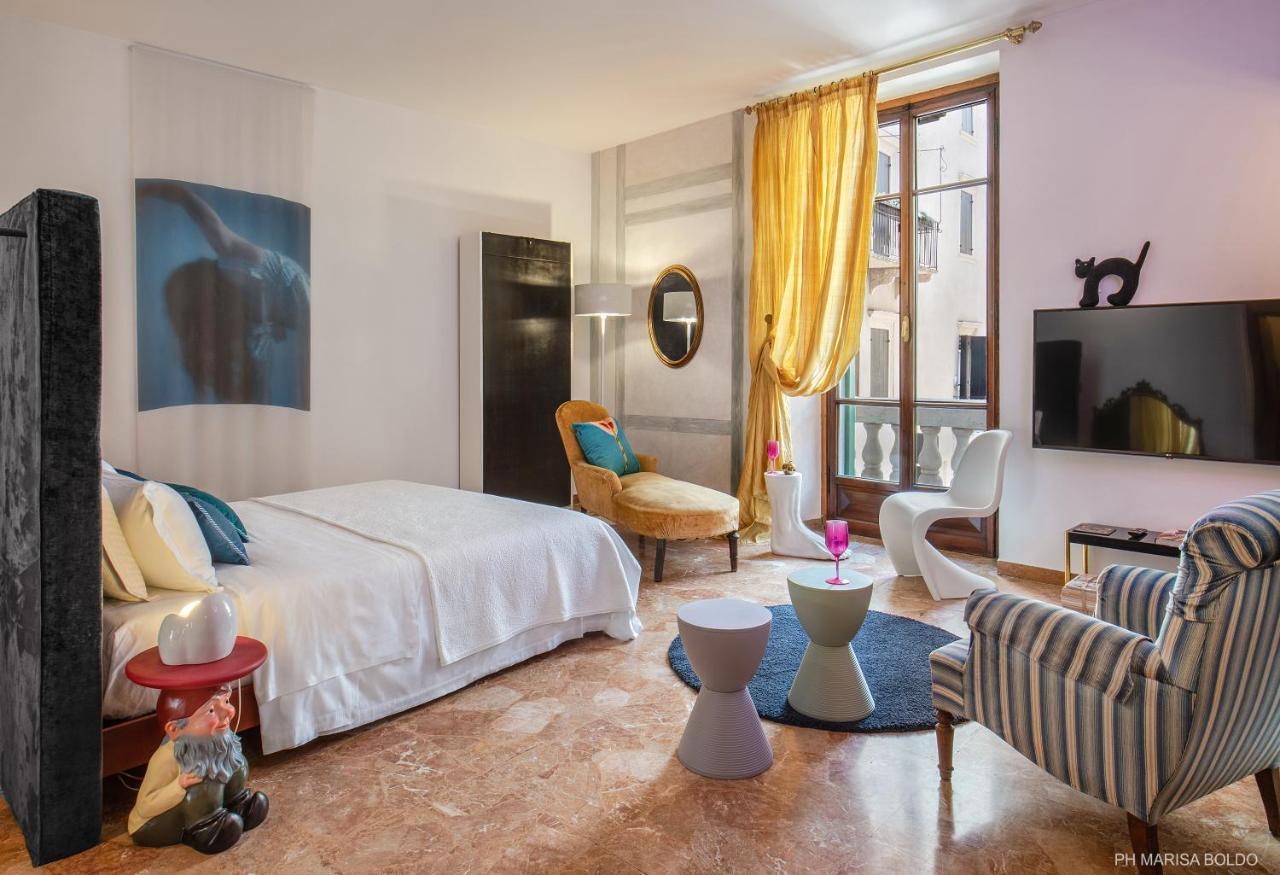 Billie'S Flat Red - Art & Design Apt In Verona Historic Centre Екстер'єр фото