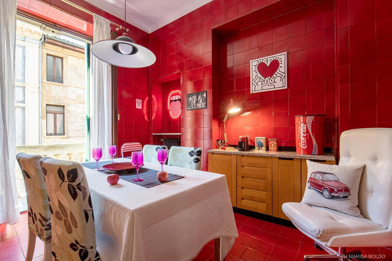 Billie'S Flat Red - Art & Design Apt In Verona Historic Centre Екстер'єр фото