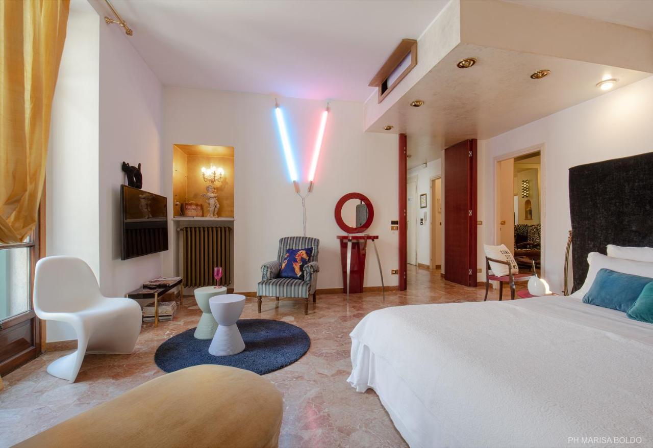 Billie'S Flat Red - Art & Design Apt In Verona Historic Centre Екстер'єр фото