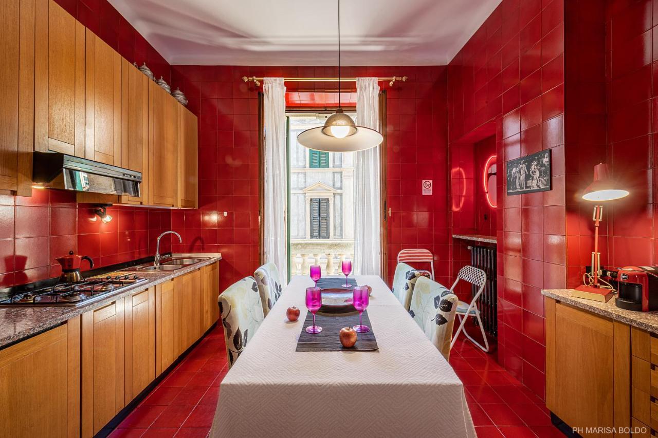 Billie'S Flat Red - Art & Design Apt In Verona Historic Centre Екстер'єр фото