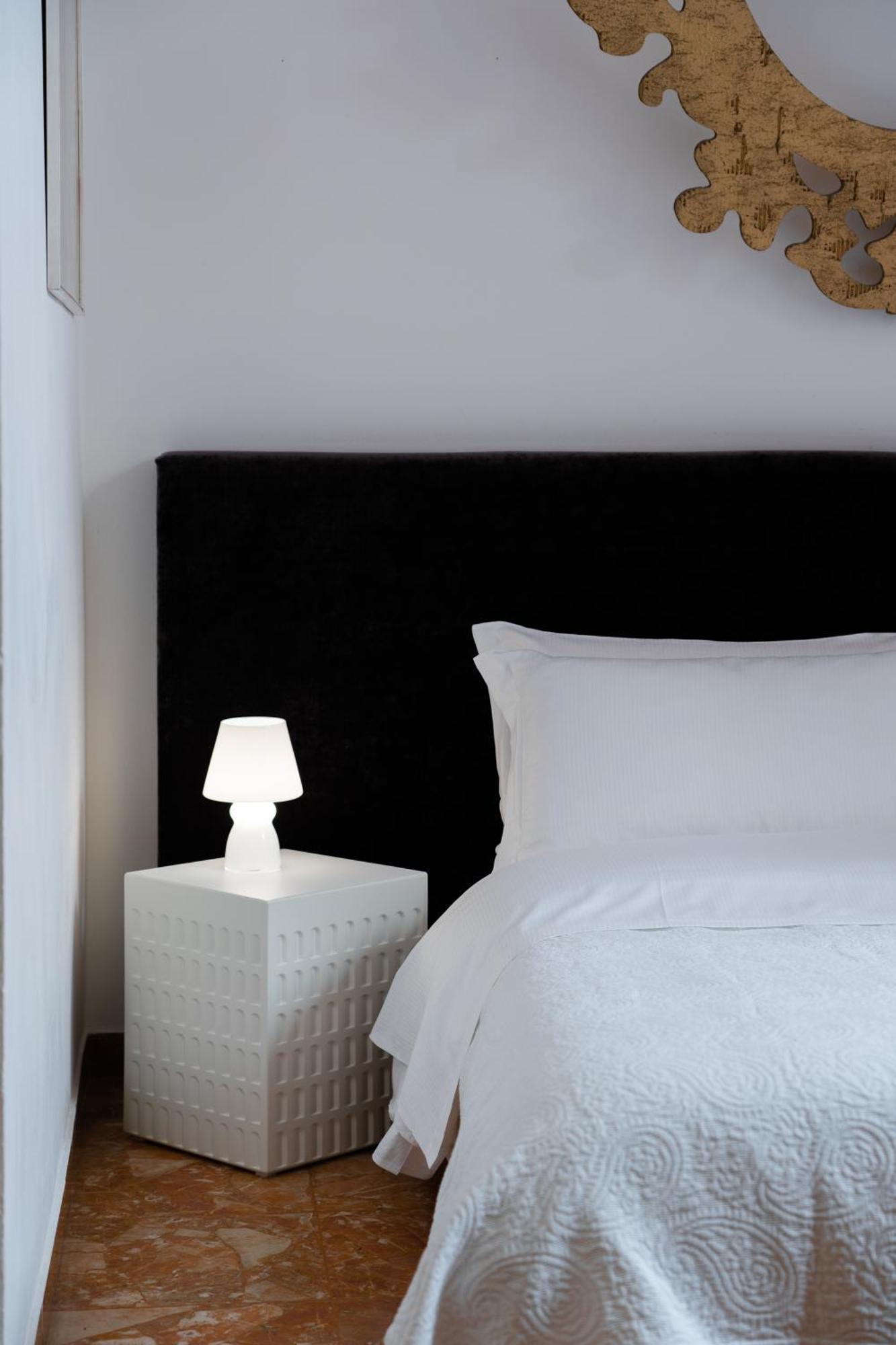 Billie'S Flat Red - Art & Design Apt In Verona Historic Centre Екстер'єр фото