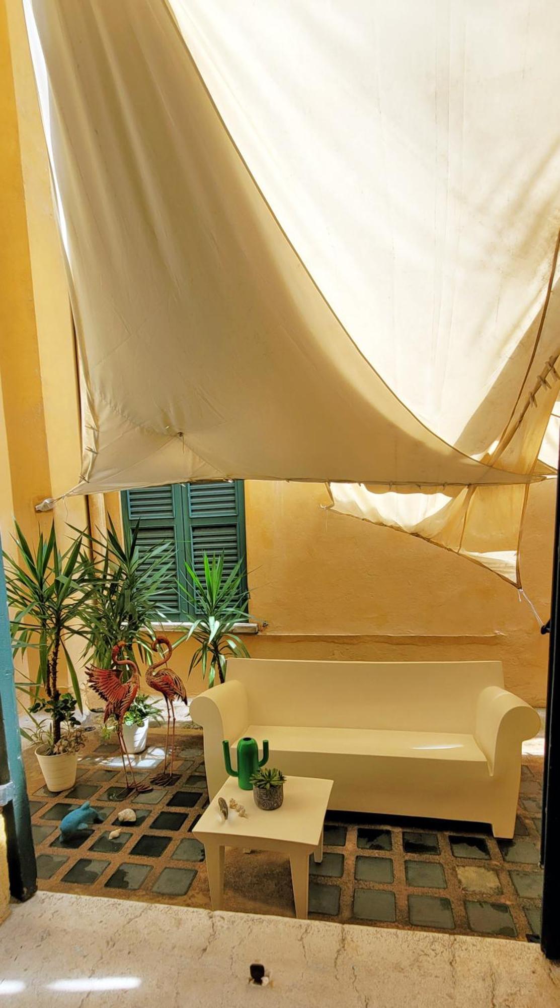 Billie'S Flat Red - Art & Design Apt In Verona Historic Centre Екстер'єр фото